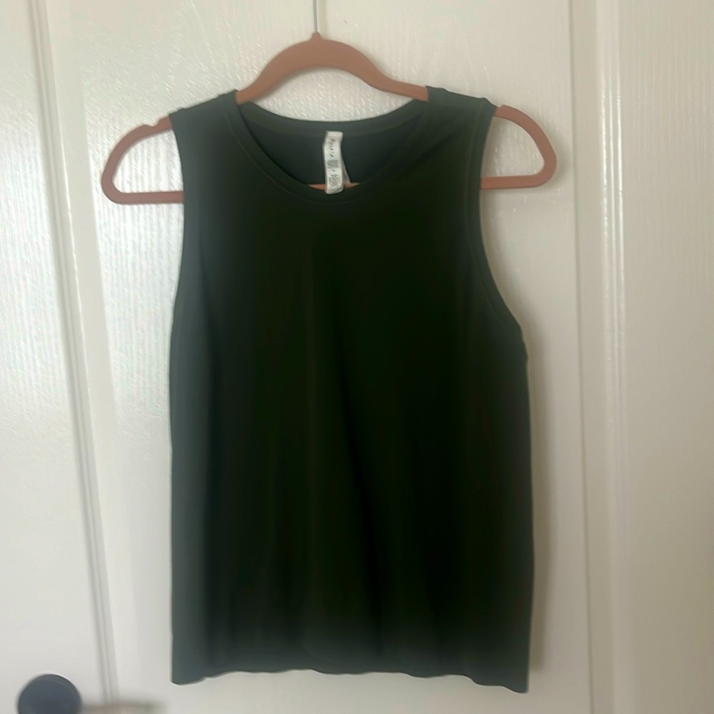 In motion seamless tank